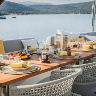 LA DESIRADE - FLYBRIDGE TABLE