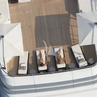Vast sundeck