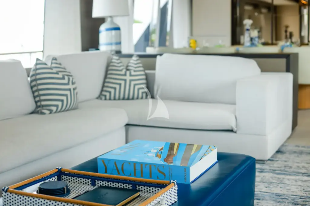 NO SURRENDER - SALON