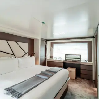NO SURRENDER - MASTER CABIN