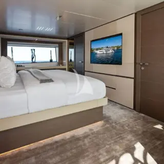 NO SURRENDER - MASTER CABIN