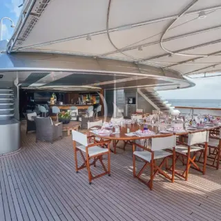 Main deck dining