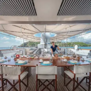 Main deck dining