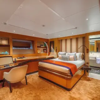 4 x lower deck double cabin