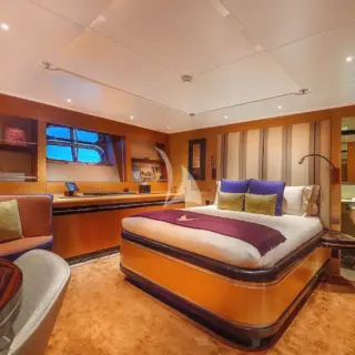 4 x lower deck double cabin