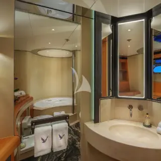 Master his & hers bath & shower room en suite