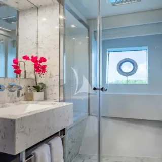 EROS - Queen Ensuite 1