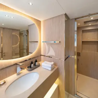 ANGELS - Starboard Double Cabin Bathroom