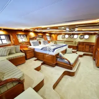 QUEEN ATLANTIS - Aft Master Cabin