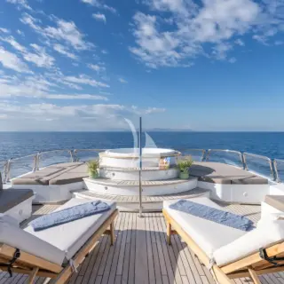 LADY G II - Sundeck Jacuzzi