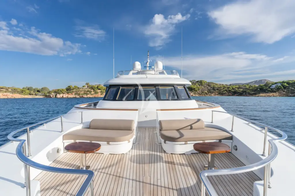 LADY G II - Bow area