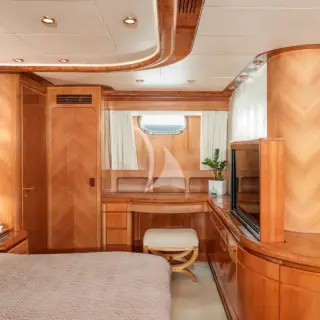 LADY G II - VIP Suite