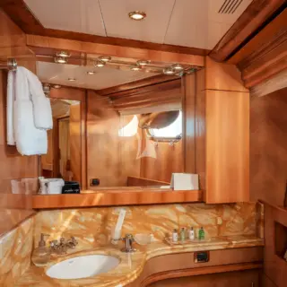 LADY G II - En suite facilities