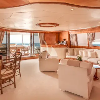 LADY G II - Upper deck saloon