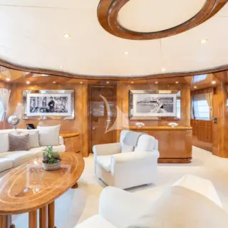 LADY G II - Upper deck saloon