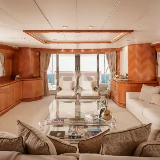 LADY G II - Main saloon