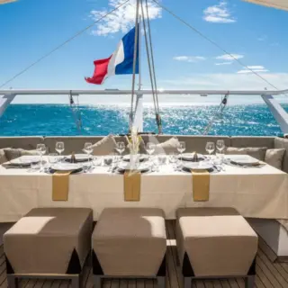 MAGIC CAT - Aft Deck