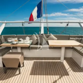 MAGIC CAT - Aft Deck
