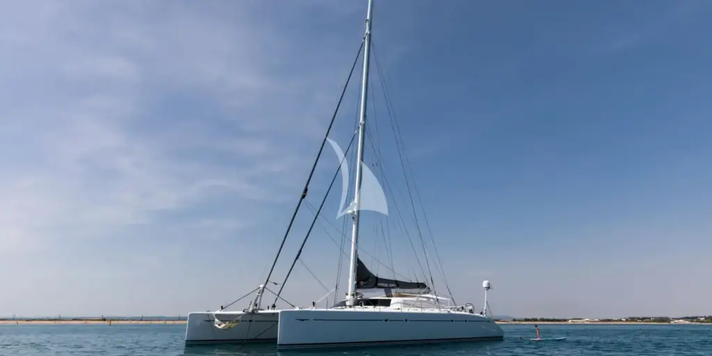 MAGIC CAT - Exterior