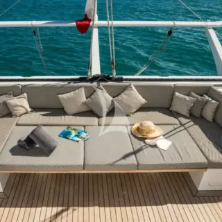MAGIC CAT - Aft Deck