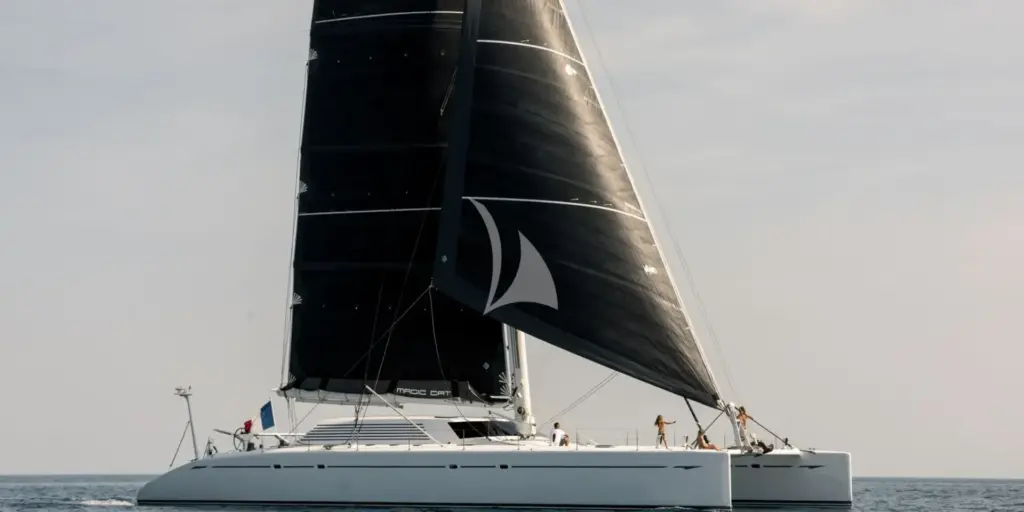 MAGIC CAT - Exterior