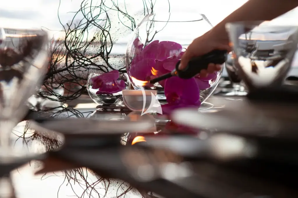 SIREN - Dining table details