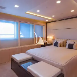Bridge deck cabin