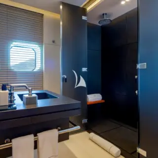 Master suite - 'his' shower room