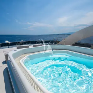 Jacuzzi & Sun Pad