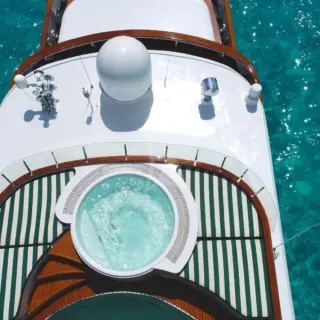 Jacuzzi and sun pads