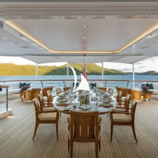 Owner's deck - Lounging & dining area