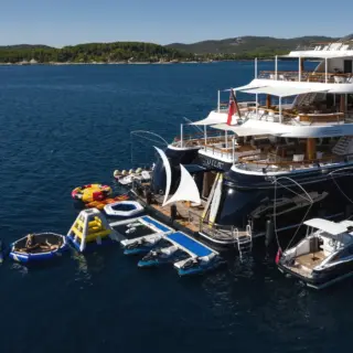 Beach club & watertoys