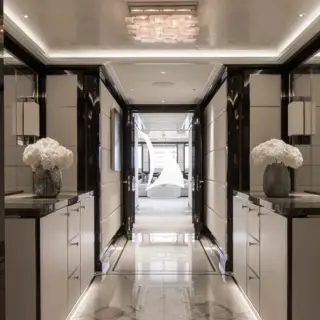 AQUILA - Owner's deck - Hallway