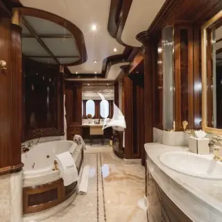 Master cabin en suite