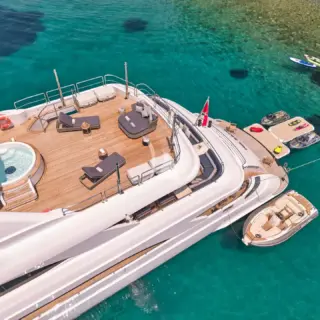 Sundeck with jacuzzi