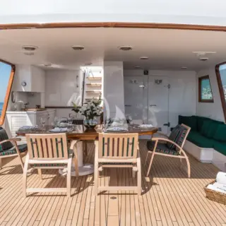 Upper deck