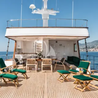 Upper deck