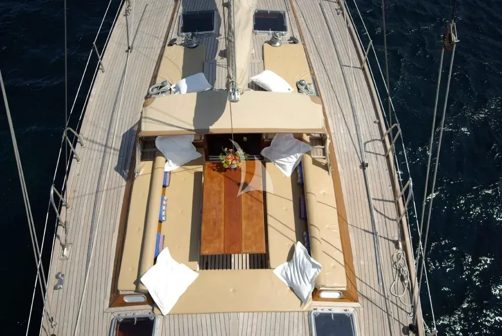 Bernic II - Bernic deck saloon