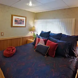 'Commodore Suite' - Feature king or twin beds, private bath with Jacuzzi tub, and a sliding glass door overlooking a small balcony & separated master bedroom and living room; stocked refrigerator