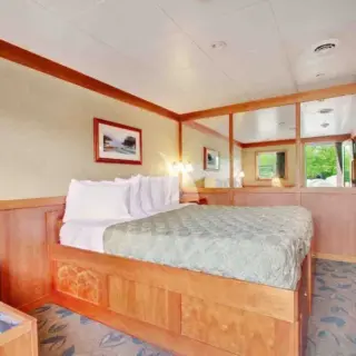 'Commander Cabin' - King or twin beds; view window and windowed door; private bath with shower