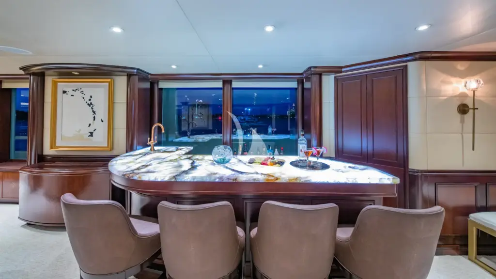 STARSHIP - Main Salon Bar