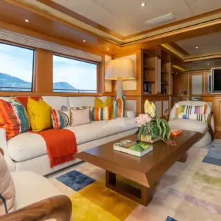 HANA - Main deck salon