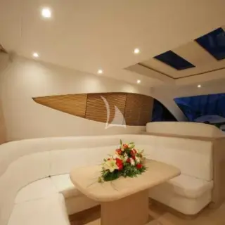 Salon main deck view2