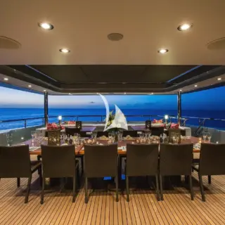 Sun deck dining
