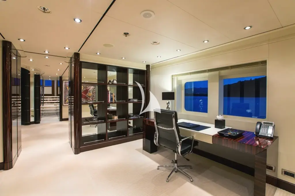 SLIPSTREAM (60m) - Master suite - office