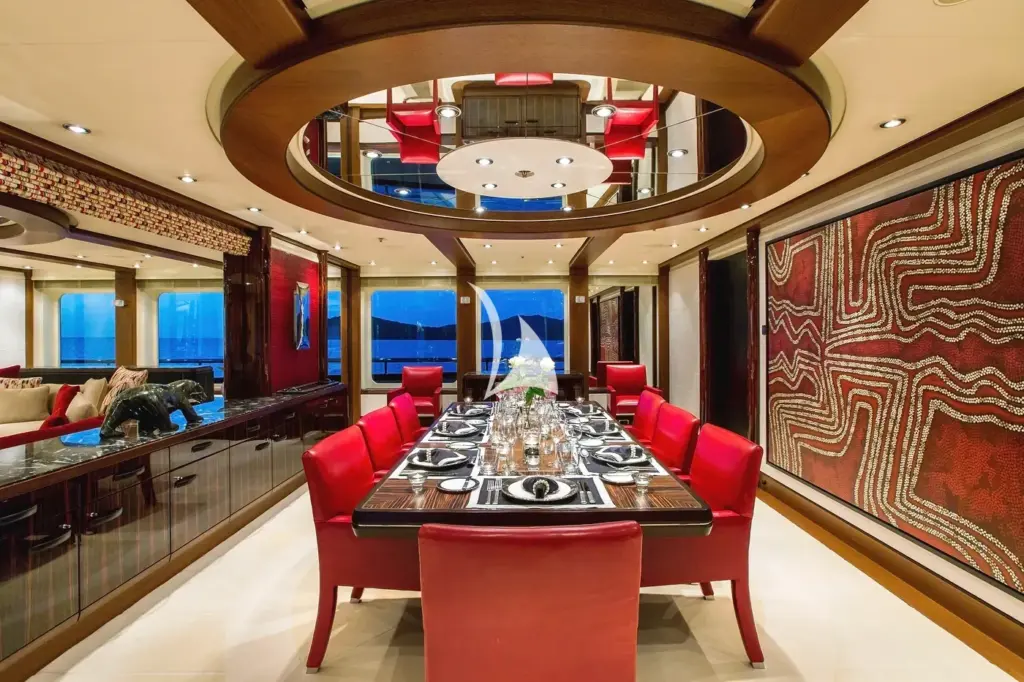 SLIPSTREAM (60m) - Dining saloon