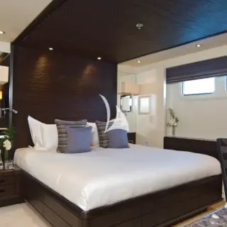Double cabin