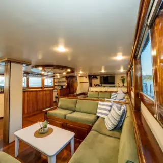 HOLIDAY X - Image 15