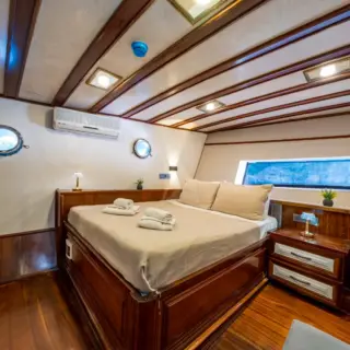 HOLIDAY X - Image 23