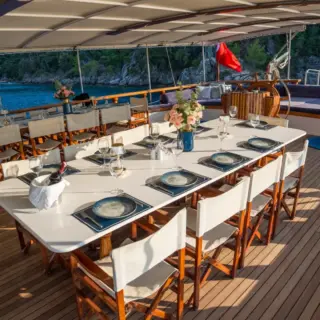 HOLIDAY X - Image 13